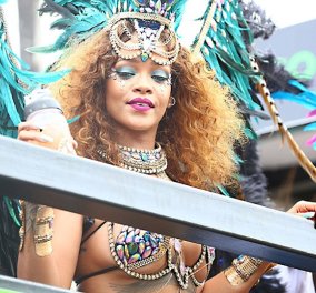 Rihanna η βασίλισσα του Καρναβαλιού στα Barbados - Εντυπωσιακή & σέξι κατέπληξε τα πλήθη (φωτό - βίντεο)