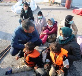 Θεοδωράκης στους καταυλισμούς των μεταναστών: Οι υπουργοί απέτυχαν στη Λέσβο  