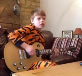 Βίντεο: Ο μικρός κιθαρίστας - θαύμα πήρε "'βραβείο" ακόμη και από την κόρη του B.B.King 