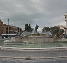 Πανικός στη Ρώμη: Αρχιτέκτονες βουτάνε γυμνοί σε συντριβάνι