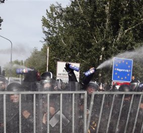 Επεισόδια με δακρυγόνα & αντλίες νερού κατά μεταναστών στον φράχτη των συνόρων Σερβίας - Ουγγαρίας   