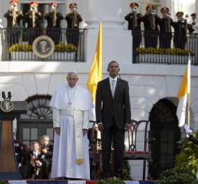 10.000 πιστοί στους κήπους του Λευκού Οίκου για τον Πάπα Φραγκίσκο: "Είμαι κι εγώ παιδί μεταναστών" είπε συγκινημένος   