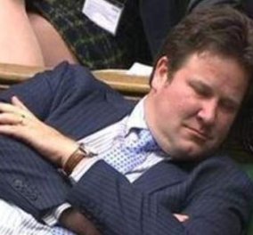 Γκάφα ολκής του BBC με κωφό βουλευτή - Τον τρόλαρε ότι κοιμόταν ενώ συνέβαινε κάτι πιο ... σοβαρό   