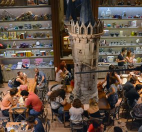 7 παραμυθένια café στην Αθήνα - Μαγικές γωνιές σας περιμένουν για να απολαύσετε λιχουδιές & ροφήματα