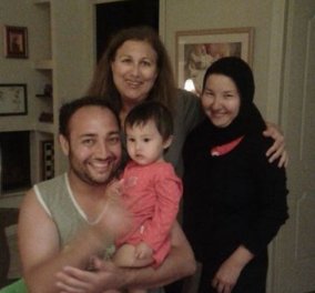 TopWoman η Αριάδνη: τόλμησε & πήρε στο σπίτι της οικογένεια προσφύγων - να οι φωτογραφίες & το γράφει 