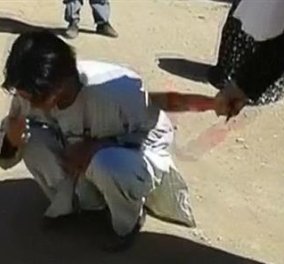 Παράνομο ζευγαράκι μαστιγώθηκε δημόσια στο Αφγανιστάν & το πλήθος τους βιντεοσκοπούσε  
