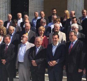Family picture: Η πρώτη συνολική φωτογραφία του Αλέξη Τσίπρα με τους 45 υπουργούς 