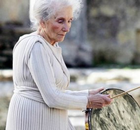 Έφυγε από τη ζωή η Μαρία Χορς: Ήταν 94 η κορυφαία Ελληνίδα χορογράφος των Τελετών Αφής της Ολυμπιακής Φλόγας  