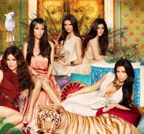 Juicy κορίτσια ήρθε η δικαίωση μας: Μετά το «κενό ανάμεσα στα μπούτια» - Η νέα μόδα θέλει «δίπλες» ψηλά στο μηρό αλά Kardashians