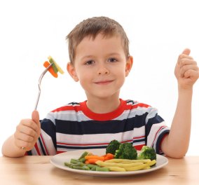 7+1 πρακτικά tips για να μάθουν τα παιδιά σας να τρώνε υγιεινά