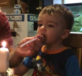 Smile βίντεο: Μπόμπιρας δεν μπορούσε να σβήσει τα κεράκια της τούρτας του & ο μπαμπάς του βρήκε την πιο γλυκιά λύση