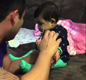 Βίντεο: Απίθανο! Αυτή η μικρούλα ξεκαρδίζεται στα γέλια ενώ ο μπαμπάς της κόβει τα νύχια 