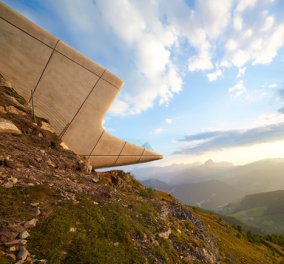 Ας ξεφύγουμε: Δείτε το συναρπαστικό Μουσείο Βουνού της Ζάχα Χαντίντ της μεγαλύτερης εν ζωή αρχιτεκτόνισσας