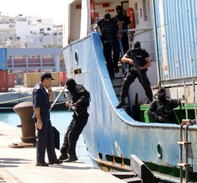 Δεκατέσσερα εμπορευματοκιβώτια με 5.000 όπλα και σφαίρες, εντοπίστηκαν στο πλοίο "HADDAD 1" 