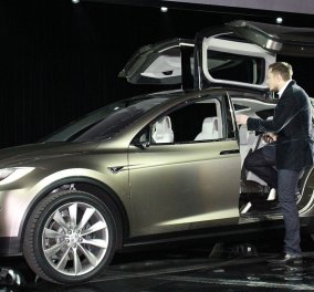 Ήρθε το νέο μοντέλο της Tesla με τις γερακίσιες πόρτες - Κοστίζει 144.000 δολάρια  