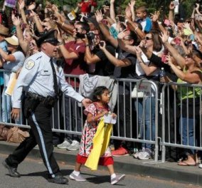 Βίντεο: Πρόσωπο της ημέρας η 5χρονη που αγκάλιασε, παρέδωσε επιστολή στον Πάπα & μια σημαία   