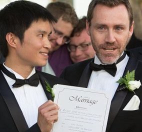 Ένοχη κρίθηκε μια δημόσια υπάλληλος επειδή αρνείται να εκδώσει άδειες γάμου σε ομοφυλόφιλους 