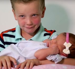 Το βίντεο της ημέρας: 6 μπόμπιρες αγκαλιάζουν & φιλούν για πρώτη φορά τη νεογέννητη αδερφούλα τους