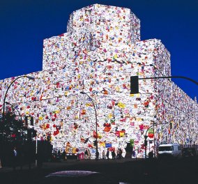 Κτήριο καλύφθηκε με 150.000 ερωτικά γράμματα - Μοναδικές φωτογραφίες από το "Love Letters Building" στο Βερολίνο