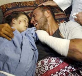 ''Ξύπνα κόρη μου'': Συγκλονίζει ο Παλαιστίνιος πατέρας που κρατά τη κρατά τη νεκρή 2χρονη κόρη του - Παγκόσμια συγκίνηση