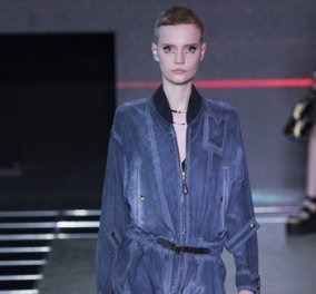 Η αυτού μεγαλειότης της μόδας Louis Vuitton παρουσίασε τα μοντέλα του για το επόμενο Καλοκαίρι - Άνοιξη 2017 