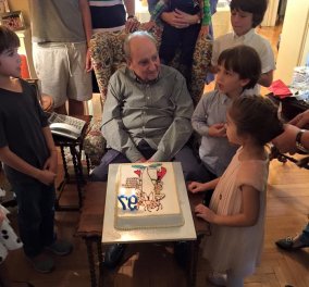 Πως γιόρτασε ο Κων. Μητσοτάκης τα 97α γενέθλια του – Τι έγραφε τι τούρτα έκπληξη 