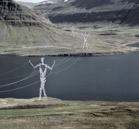 Εκπληκτικό: Αρχιτέκτονες μετέτρεψαν τους πυλώνες ρεύματος στην Ισλανδία σε πανέμορφα αγάλματα με τη μορφή ανθρώπων