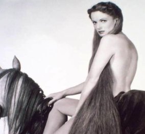 Vintage beauty pic: Η Μωρήν Ο' Χάρα γυμνή & καβάλα σε άλογο με τα μαλλιά της χαίτη να κρύβουν τα επίμαχα 