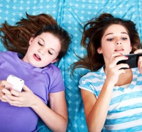 Tα μηνύματα από κινητά ρίχνουν την απόδοση των μαθητών, βλάπτουν τον ύπνο τους   