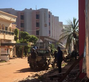 Συνταρακτικές εικόνες και βίντεο από το νέο μακελειό των τζιχαντιστών στο Μάλι - 21 νεκροί & 7 τραυματίες 
