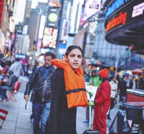 Top Woman η Γεωργία Λαλέ από το Χαϊδάρι:  Με πορτοκαλί σωσίβιο δείχνει στη Νέα Υόρκη -Τι τραβάει η Ελλάδα με το προσφυγικό;  