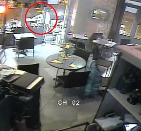  Καρέ – καρέ ντοκουμέντο σοκ: Ο τρομοκράτης σκοτώνει στο εστιατόριο του Παρισιού – Πώς γλυτώνει μια γυναίκα;  