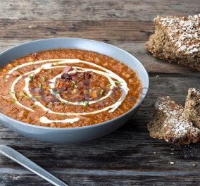 H Αργυρώ μεγαλούργησε και σήμερα: Χειμωνιάτικη θρεπτική ντοματόσουπα με κoυσκουσάκι του ονείρου