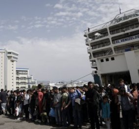 Πάνω από 4000 πρόσφυγες αποβιβάστηκαν το πρωί στο λιμάνι του Πειραιά