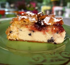 Ο Βαγγέλης Δρίσκας μάς κακομαθαίνει γλυκά: Πως να απολαύσετε το τέλειο Cheesecake με φύλλο κρούστας 