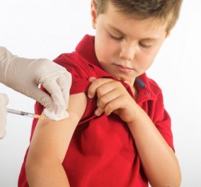 Κάθε φθινόπωρο το ίδιο βάσανο: Είναι απαραίτητο το εμβόλιο της γρίπης στα παιδιά;