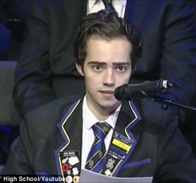 Ραγίζει καρδιές η ομιλία του 18χρονου Jake που διαγνώσθηκε με επιθετική μορφή καρκίνου - Δείτε το βίντεο που έγινε viral