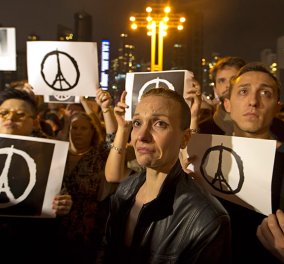 #Peace for Paris: Ο Πύργος του Άιφελ & το σήμα της Ειρήνης έγινε σύμβολο στις διαδηλώσεις σε όλο τον κόσμο 