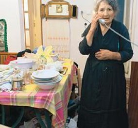 Θρήνος στη Λευκάδα  γιαγιάδες  και παππούδες  μένουν πεισματικά στα σπίτια τους  παρά τους  2  νεκρούς  