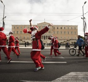 Αϊ Βασίληδες - δρομείς κατακλύζουν το κέντρο της Αθήνας στο 2ο φιλανθρωπικό Santa Run