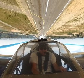 Bίντεο: Με τις εκπληκτικές αερο - φιγούρες ενός ριψοκίνδυνου πιλότου - Θα μείνετε με το στόμα ανοικτό