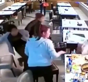 Βίντεο: "Τα 'σπασαν" σε εστιατόριο δυο παρέες - Εκσφενδόνιζαν πιάτα & μπουκάλια επί ώρα μέχρι τελικής πτώσεως 