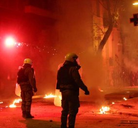 Σοβαρά επεισόδια μετά τη βραδινή πορεία των αντιεξουσιαστών για την 7η επέτειο από τη δολοφονία Γρηγορόπουλου - "Πεδίο μάχης" τα Εξάρχεια