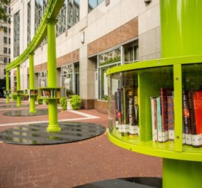 Υπέροχες υπαίθριες βιβλιοθήκες κλέβουν τα βλέμματα στην Ινδιανάπολη - Όλη η πόλη γέμισε δημιουργίες καλλιτεχνών