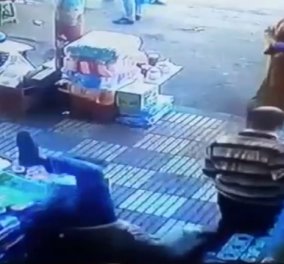 Βίντεο που έγινε viral: Την χούφτωσε ενώ περπατούσε & εκείνη τον έβγαλε νοκ άουτ