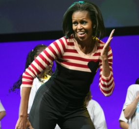 H Μισέλ Ομπάμα γοητευτική ράπερ &... κολλεγιοκόριτσο: Στο βίντεο τραγουδάει Go to College!