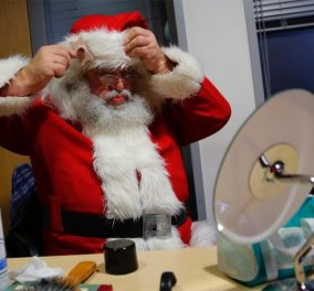 Ο πρώην δάσκαλος που φορά την στολή του Άι Βασίλη και μοιράζει δώρα στα παιδιά κάθε Χριστούγεννα 