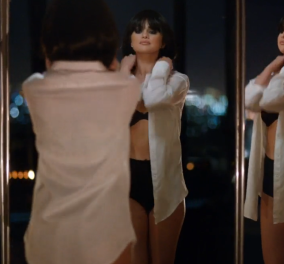 Stop & watch: Selena Gomez με μαύρα εσώρουχα σε σέξι βίντεο πέφτει στο κρεβατάκι της...