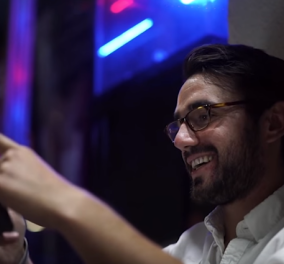 Βίντεο: Ε λοιπόν να πώς γελάνε online σε όλο τον κόσμο