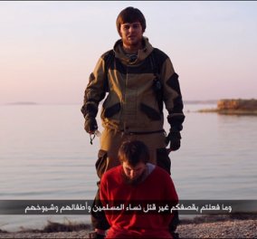 Νέο βίντεο φρίκης έδωσε στη δημοσιότητα το Ισλαμικό Κράτος με Ρώσο τζιχαντιστή να αποκεφαλίζει Ρώσο όμηρο 